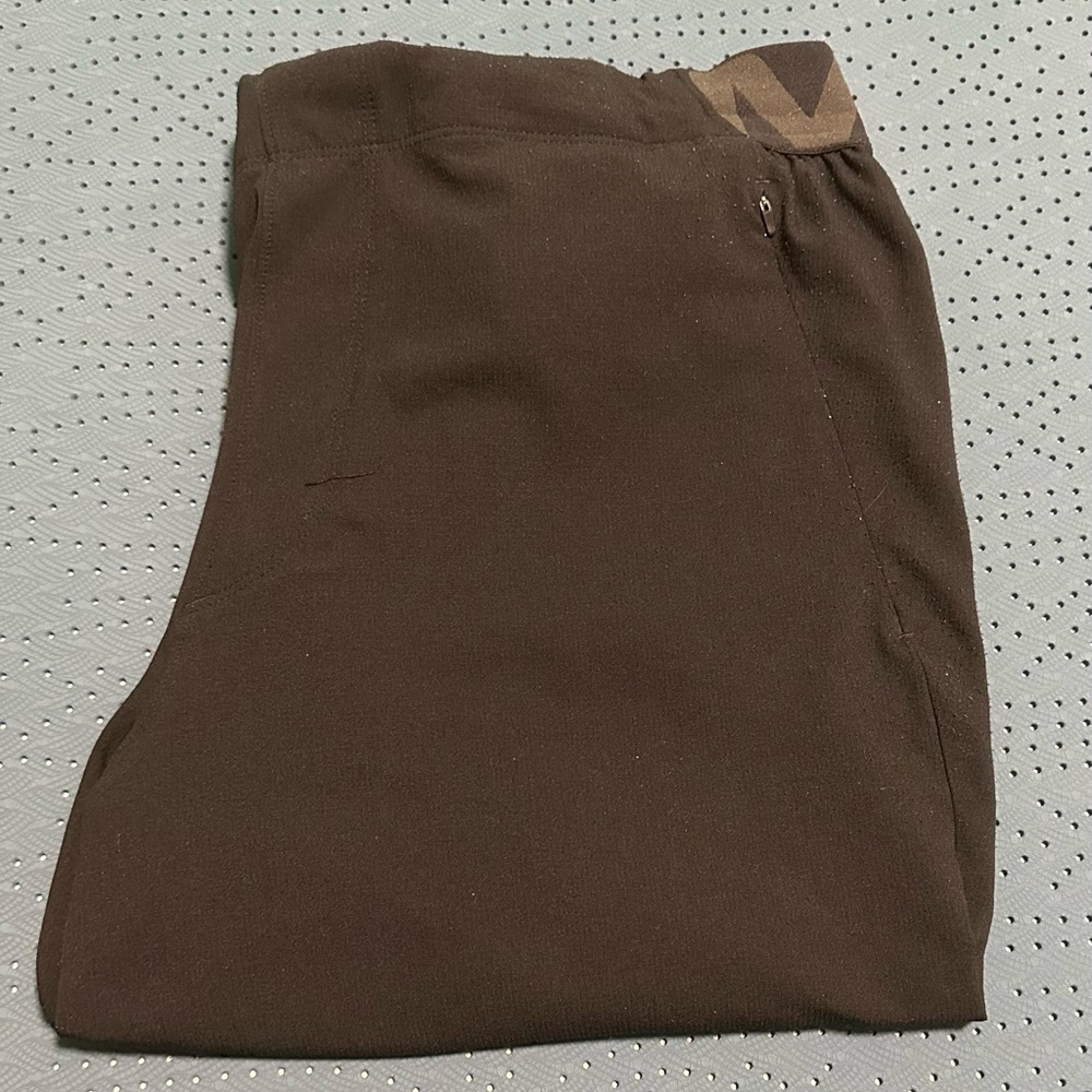 Under armour man pants size large good condition
